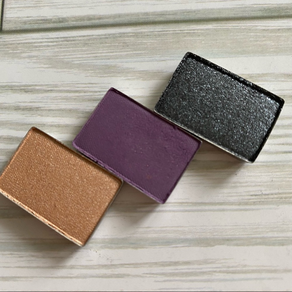 Mary Kay Eyeshadow trío..